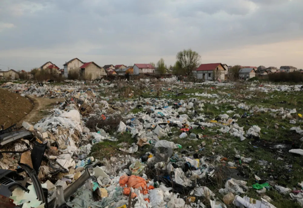 Incendiatorii de deşeuri din Bolintin Vale, în vizorul poliţiştilor