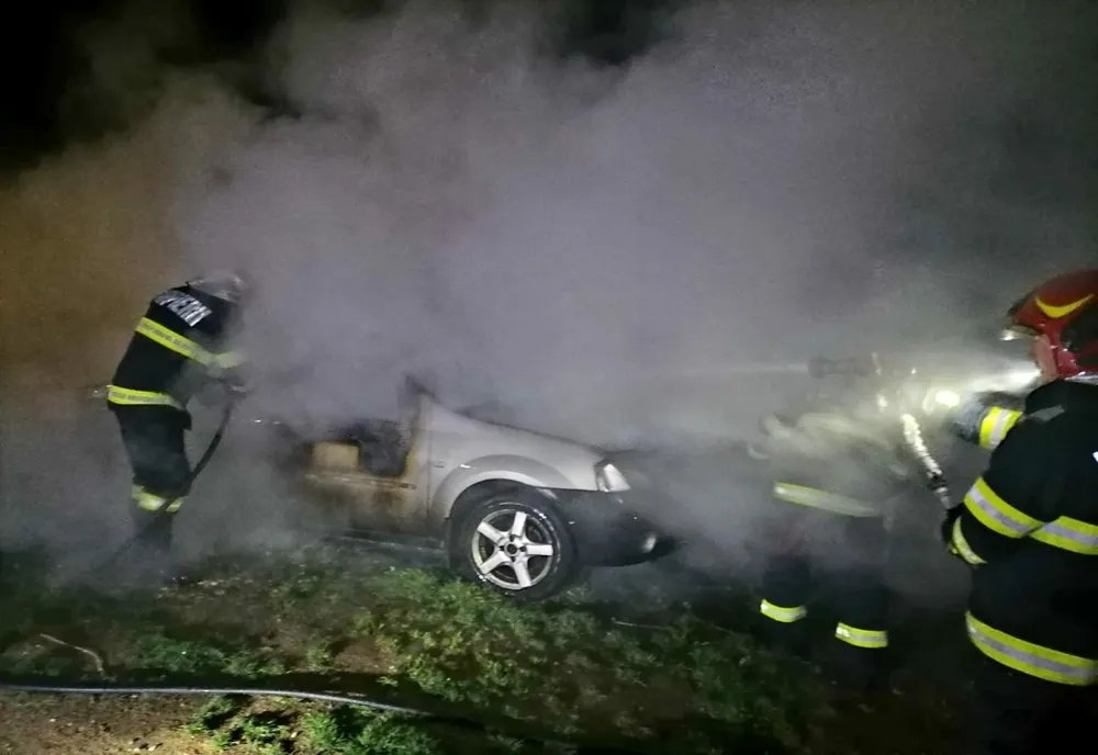 Autoturism în flăcări, la Dărăşti Vlaşca