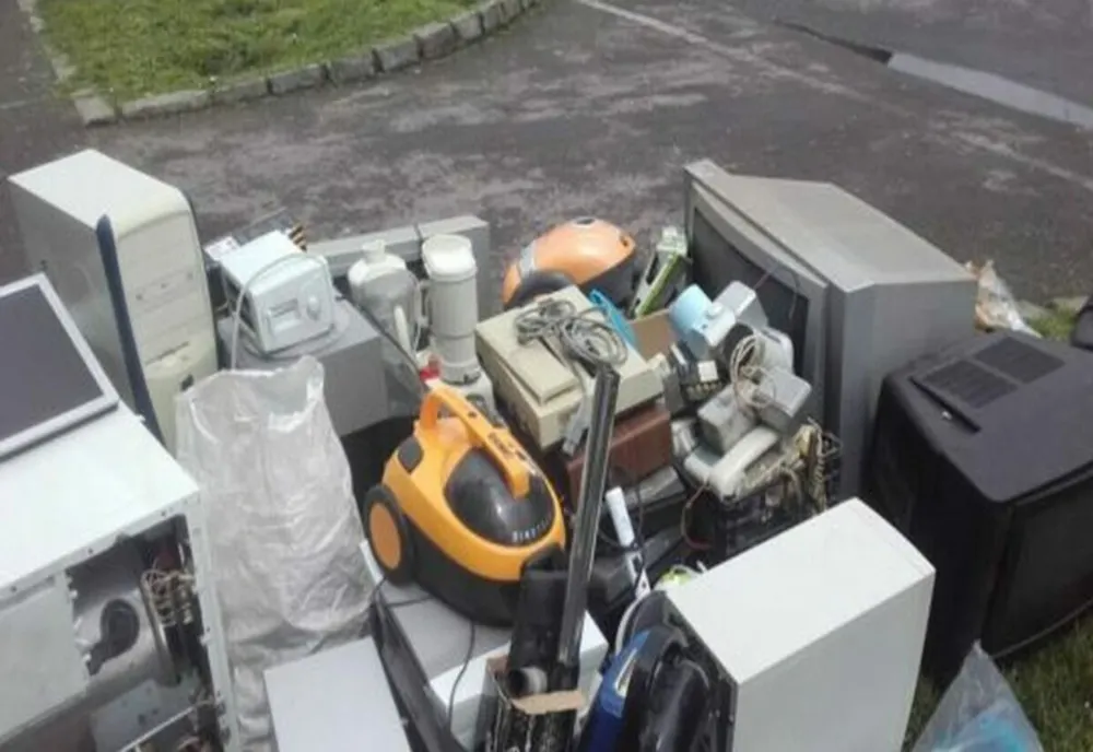 Giurgiuvenii sunt premiaţi dacă predau echipamente electrice şi electrocasnice vechi operatorului de salubritate