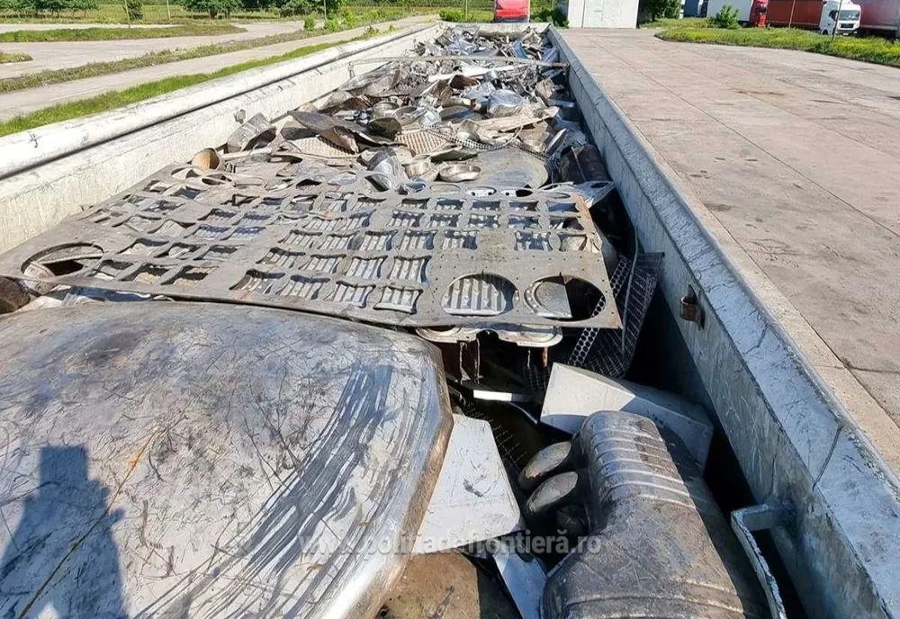 Peste 14 tone de deşeuri metalice, provenite din Bulgaria, oprite la PTF Giurgiu  