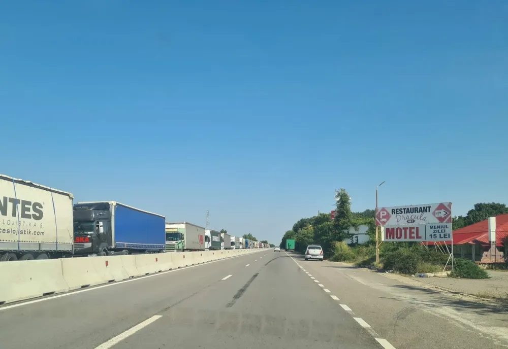 Cozi interminabile la Vama Giurgiu. Bulgarii s-au apucat de reparații la Podul Prieteniei  
