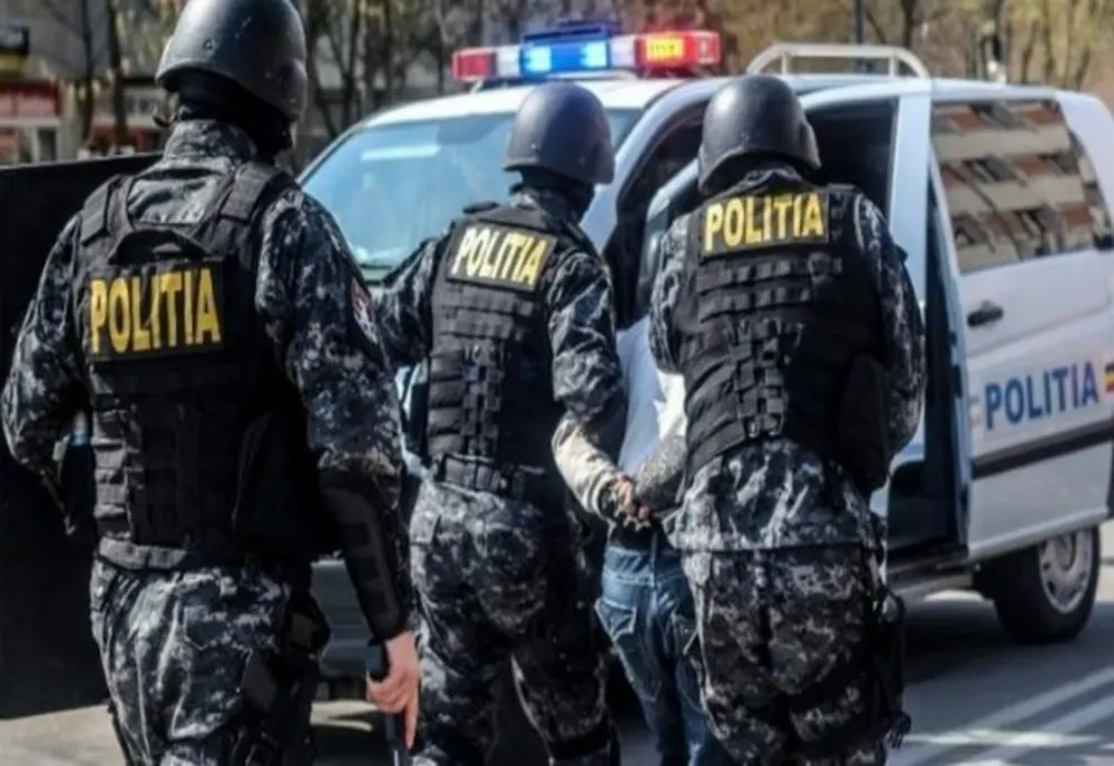 Giurgiu. Ce măsuri a dispus instanţa în cazul celor 5 proxeneţi reţinuţi de poliţişti