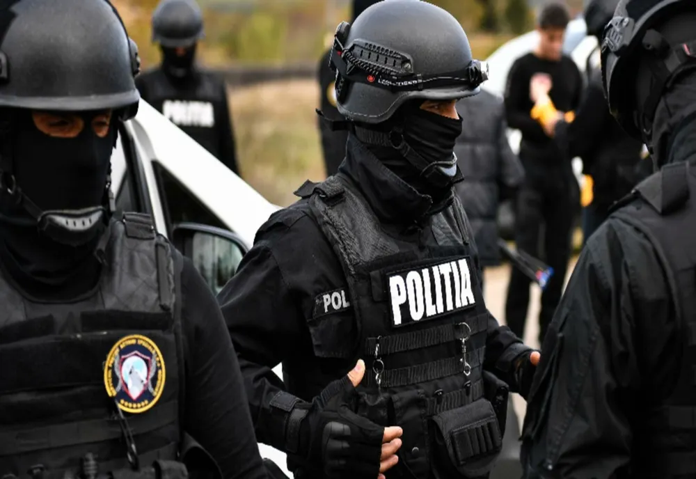 Giurgiu. Patru bărbați și o femeie, reţinuţi în urma percheziţiilor de azi-dimineaţă