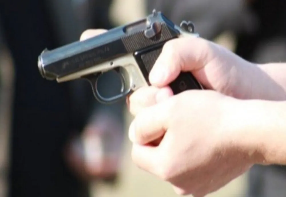 Giurgiu. Bărbat de 33 de ani, cercetat după ce a tras 27 de focuri de armă, chiar şi cu poliţiştii lângă el