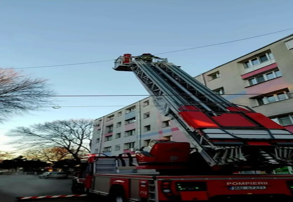 Giurgiu. Bătrână de 82 de ani, cu probleme de sănătate, salvată de pompieri