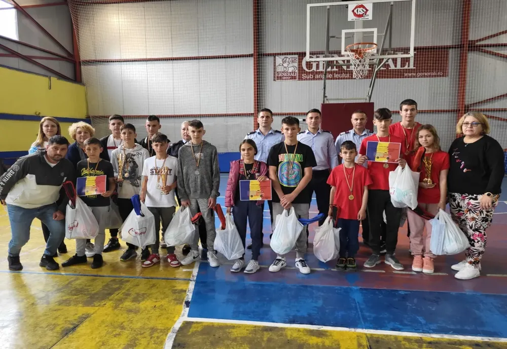 Giurgiu. Zeci de elevi au participat la concursul de protecţie civilă “Cu viaţa mea apăr viaţa”