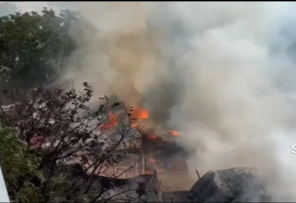 Un bărbat din Putineiu a suferit arsuri la nivelul membrelor superioare şi capului în timp ce încerca să stingă incendiul din propria locuinţă