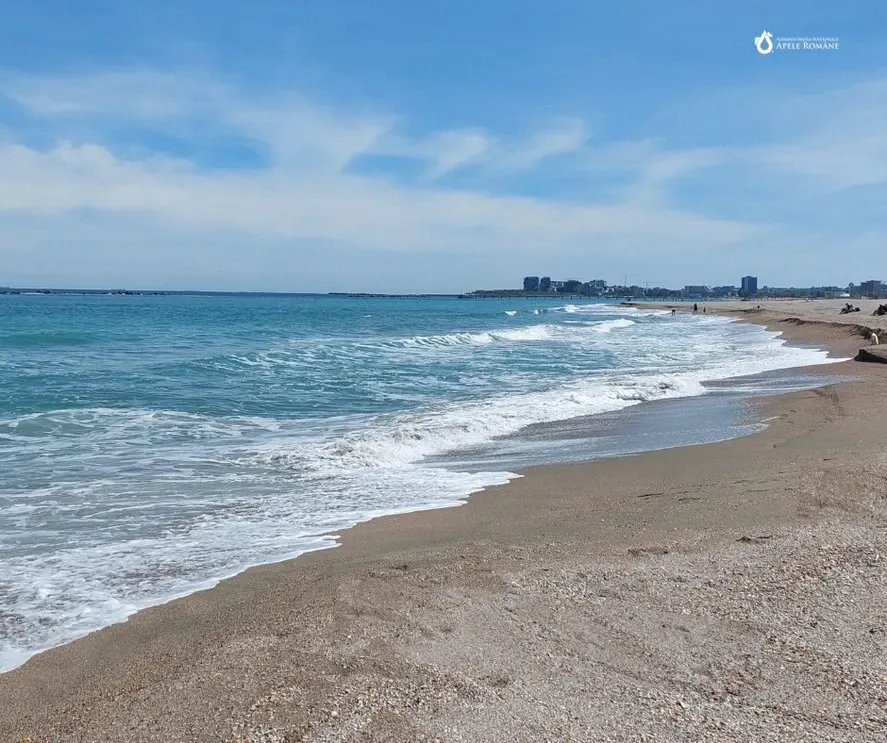 Un fragment de dronă a fost descoperit pe plaja din Eforie Nord. Autoritățile verifică proveniența