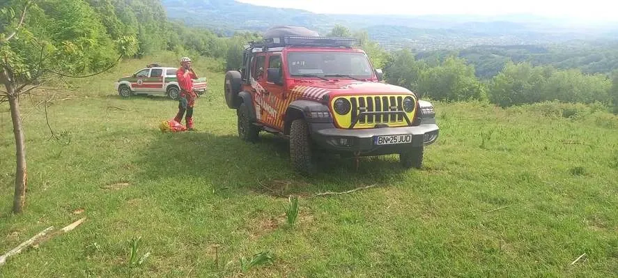 Accident cu ATV în zona barajului Colibița. Salvamontiștii și echipajele SMURD intervin pentru salvarea unei persoane rănite