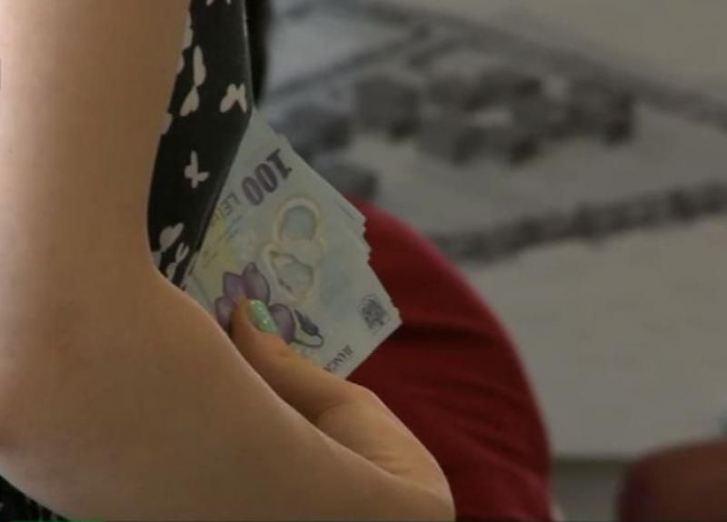 Fără cadouri în şcoli. Abuzurile, reclamate telefonic şi on-line