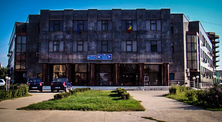 Sute de mii de români riscă amenzi pentru că nu și-au depus declarația unică