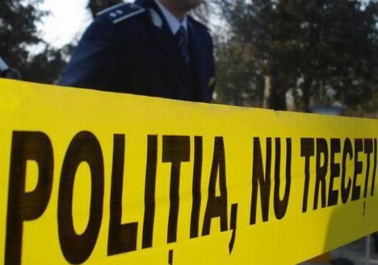Descoperire macabră la Giurgiu! Un cadavru mâncat de câini, descoperit lângă drumul de centură