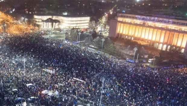 Jandarmeria dă un ultimatum protestatarilor: "Se va interveni spre restabilirea ordinii publice"