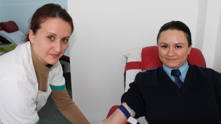 Jandarmii giurgiuveni donează sânge pentru a salva vieți
