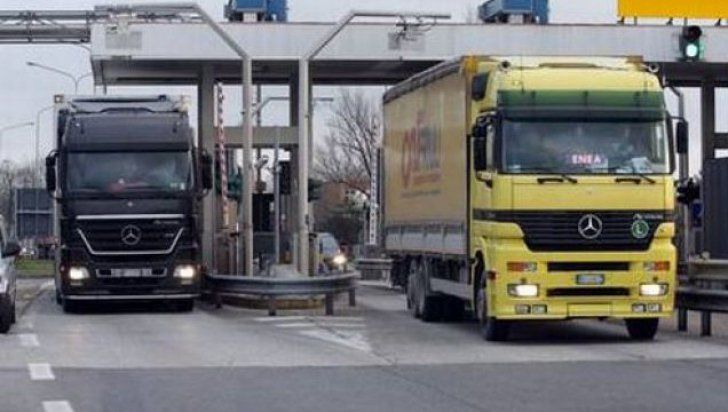 Mai puține tiruri au trecut frontiera pe la Giurgiu. De ce, citiți aici