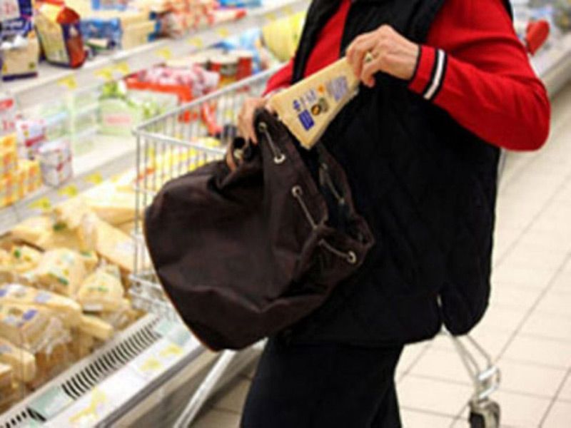 Minori prinşi de poliţişti la furat