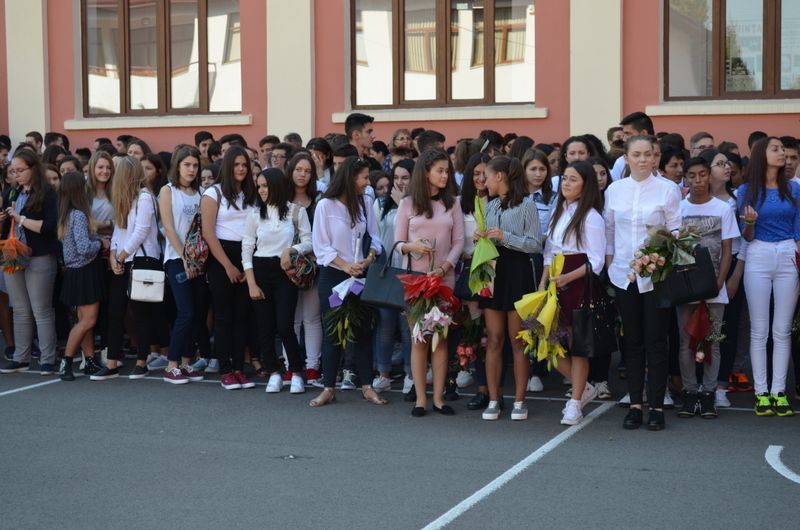 Aproximativ 35.000 de elevi giurgiuveni, așteptați la festivitățile de deschidere a noului an școlar