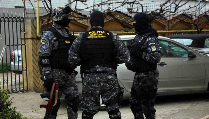Percheziții la Giurgiu! 20 de suspecți de proxenetism, ridicați și duși la audieri