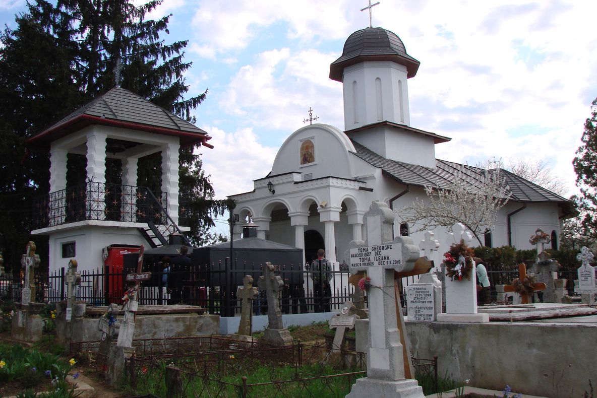 Biserica din județul Giurgiu, pictată de părintele Arsenia Boca, resfințită