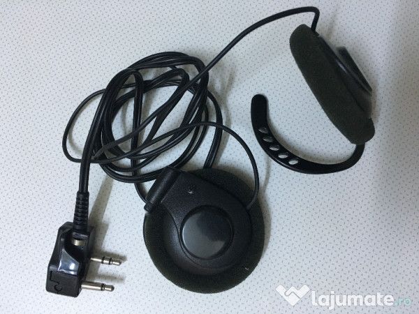 Două giurgiuvence, prinse în timp ce furau căști audio din magazin