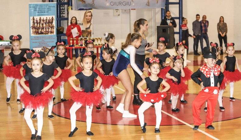 Sute de sportivi, la Festivalul național de gimnastică aerobică„Cupa Dunării”