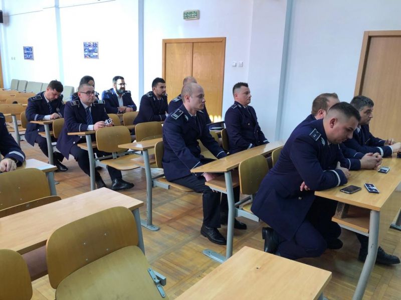 Polițiști avansați în grad de Ziua Națională