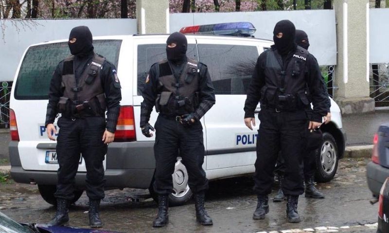 Descinderi în Giurgiu la persoane bănuite de proxenetism