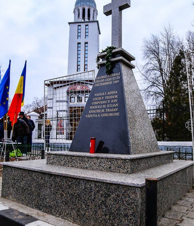 Ceremonie comemorativă şi slujbe de pomenire în memoria eroilor căzuţi pentru victoria Revoluţiei din 1989