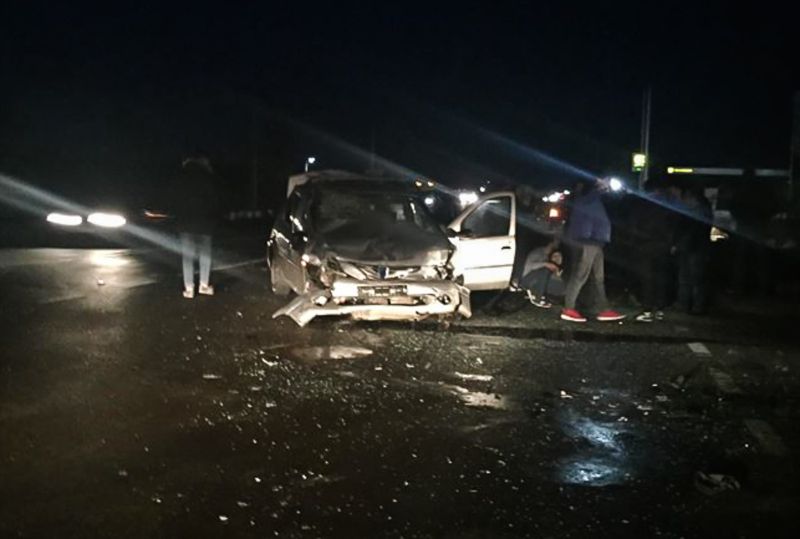 Coliziune pe DN 5, între o dubă și o Dacia Logan. Două persoane sunt rănite