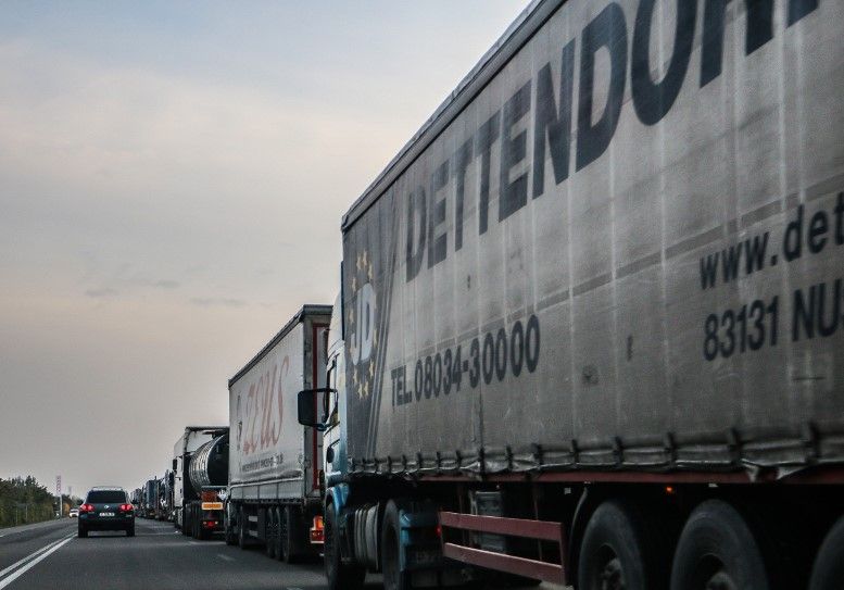 E din nou aglomerație la frontieră. Coloana formată pe DN 5 ajunge până la Bibița