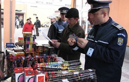 Sute de kilograme de articole pirotehnice, confiscate de polițiști