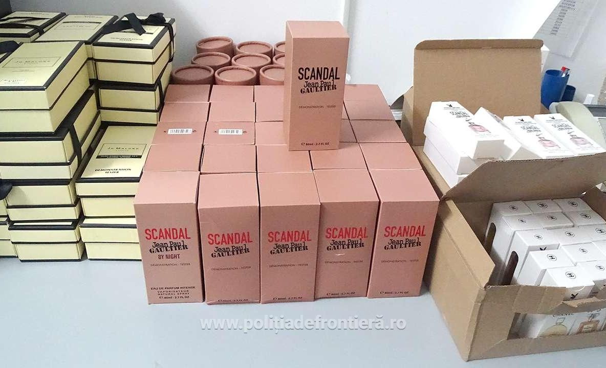 Sute de parfumuri contrafăcute, confiscate de polițiștii de frontieră giurgiuveni