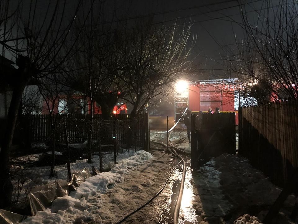 O bătrână din Ghimpați a murit după ce casa i-a luat foc
