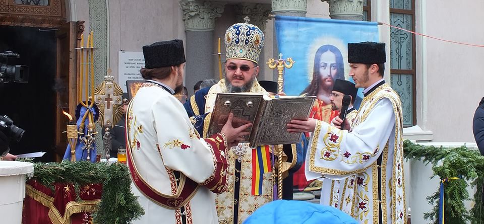 Boboteaza, ziua în care sunt sfințite apele, iar fetele își visează ursitul