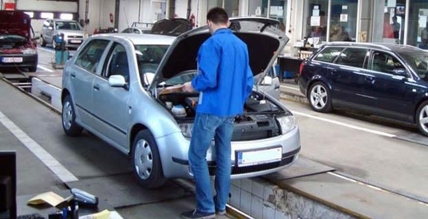 Proprietarii de maşini mai vechi de 12 ani, afectaţi. Legea a intrat în vigoare!