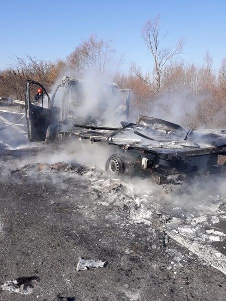 O autoutilitară a ars în totalitate pe Autostrada A1