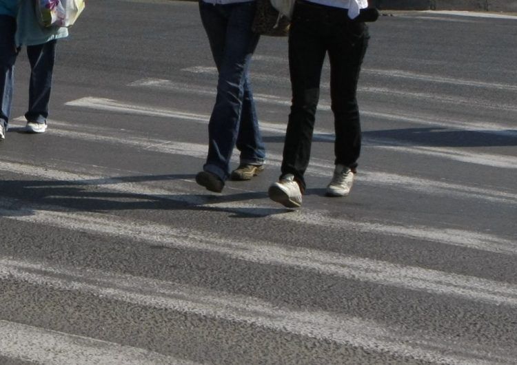 Accidentată în timp ce traversa pe trecerea de pietoni