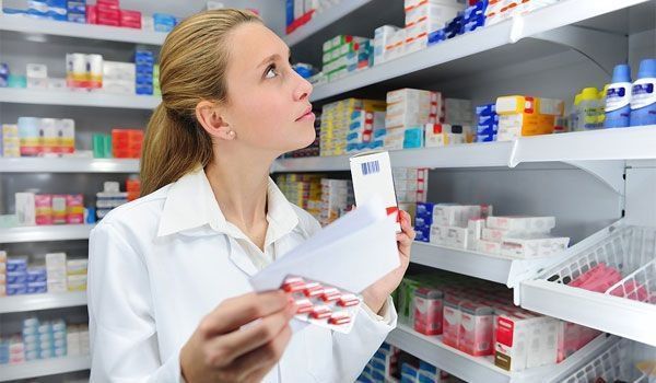 Locuri de muncă, în Anglia, pentru farmacişti. Salariul ajunge la 34.000 de lire pe an