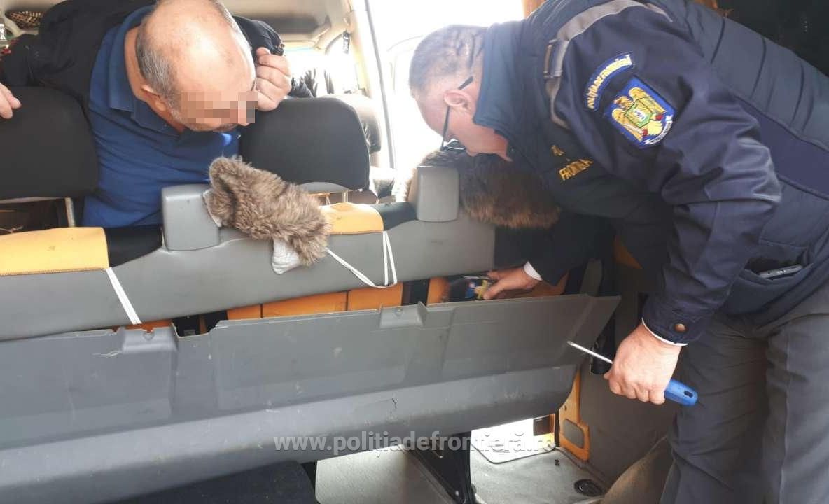 Țigări de contrabandă descoperite la Punctul de Trecere a Frontierei Giurgiu