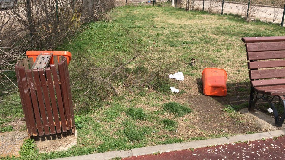 Șase adolescenți au vandalizat un loc de joacă din Giurgiu