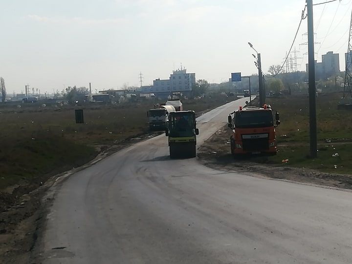 Lucrări de reparații pe drumul de legătură plin de gropi dintre DN 5 și Vama Giurgiu