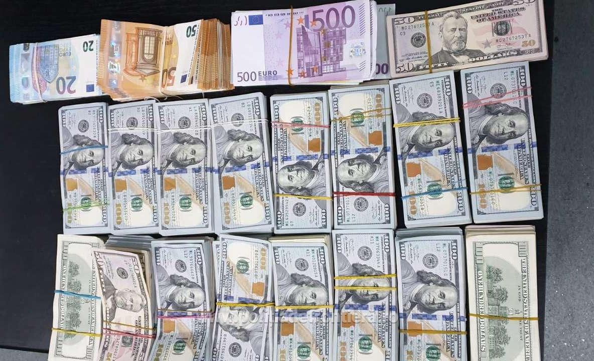 165.000 de dolari și 25.000 de euro, descoperiţi de polițiștii de frontieră giurgiuveni