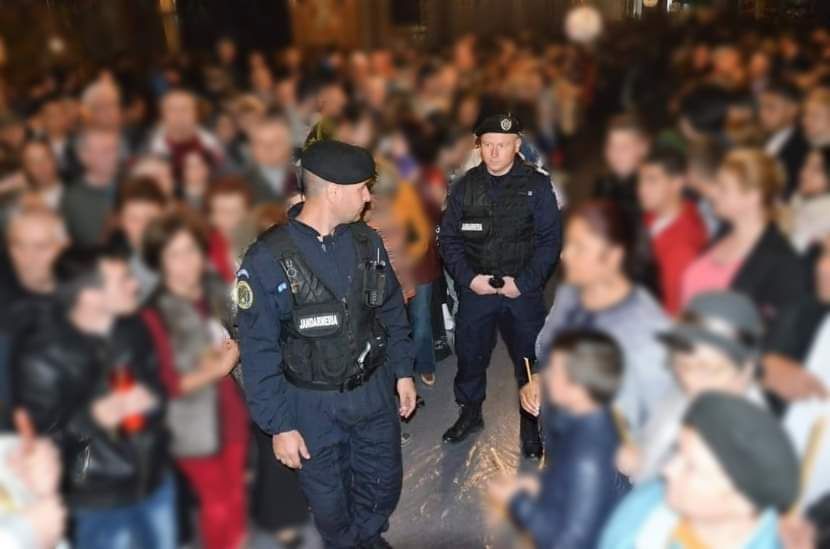 Sute de jandarmi veghează asupra liniștii publice în minivacanța de Paști și 1 Mai