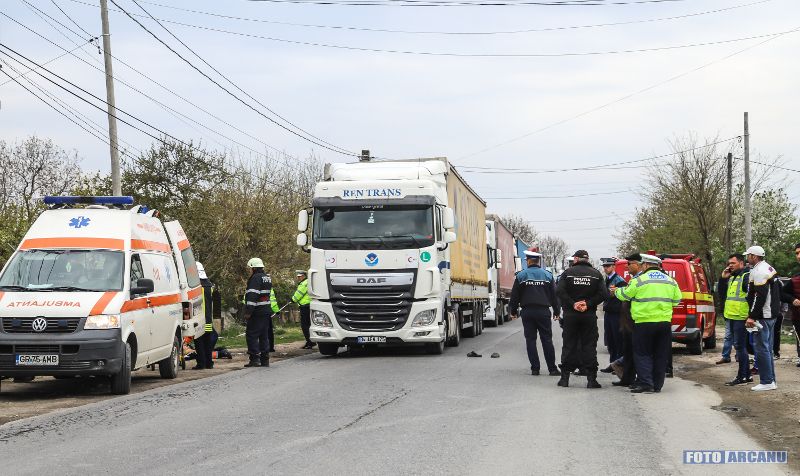 Accident dramatic în Giurgiu. Femeie strivită de un TIR