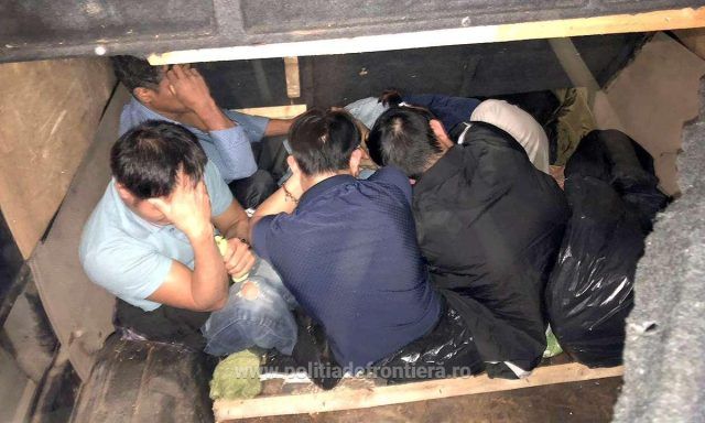 Cinci afgani și pakistanezi, descoperiți printre utilaje de morărit