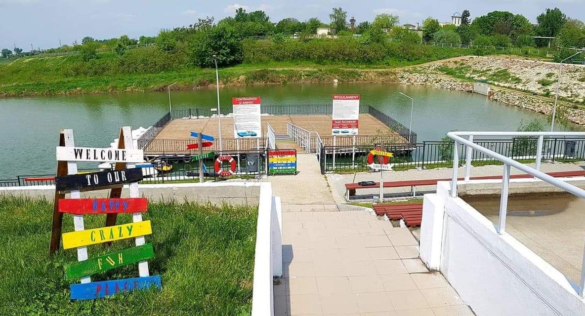 Start la plimbările cu bărcuțele și cu hidrobicicletele, pe Canalul Cama!