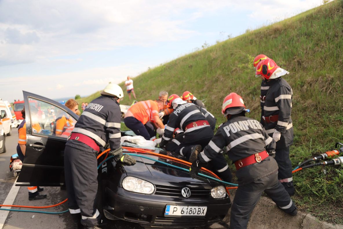 Tragedie pe DN 5. O femeie a fost decapitată într-un accident rutier, cu trei victime