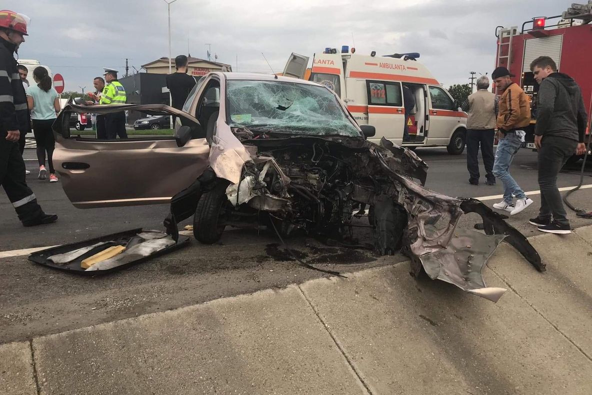 Accident de circulație pe DN 5, trei persoane sunt rănite