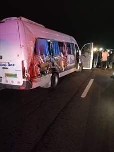 Accident teribil pe A 1, între o dubă și un microbuz. Sase persoane au fost rănite iar una dintre ele a decedat