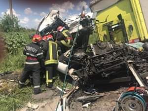 Accident grav pe DN 5, între două TIR-uri. Două persoane sunt rănite, una fiind preluată de elicopterul SMURD